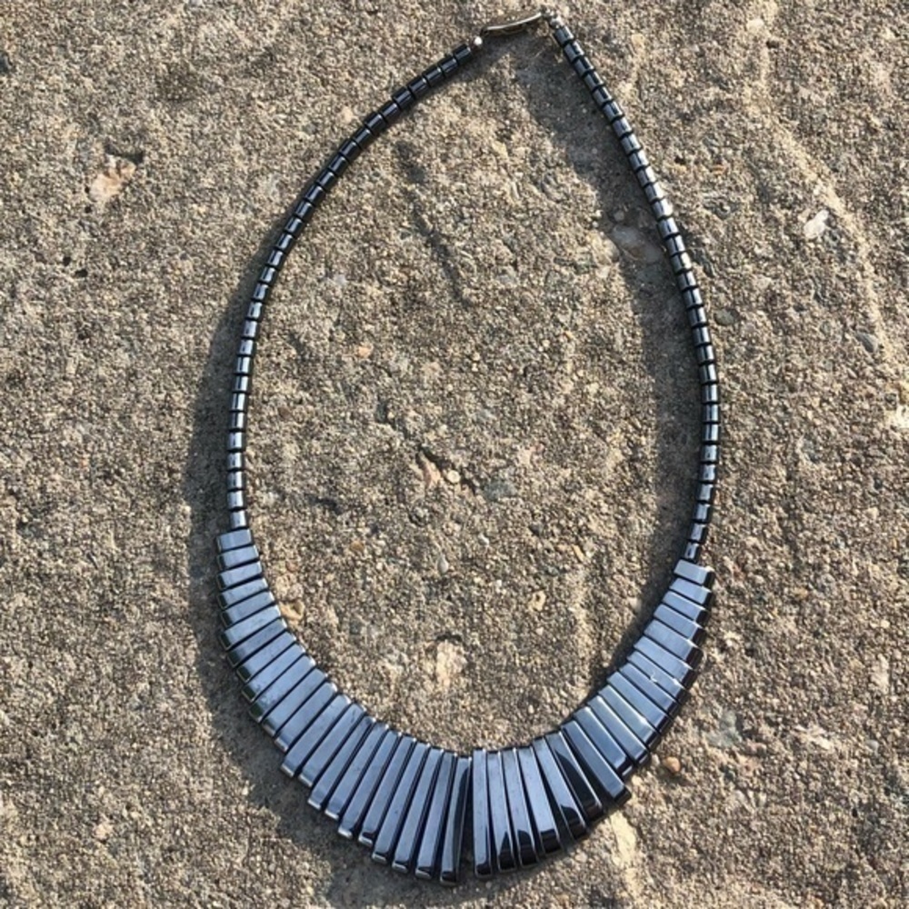 Hematite Metallic silver statement necklace - Picture 2 of 9